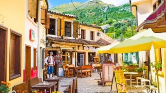 Montenegro-Wirtschaft-Hotel-Tourismus